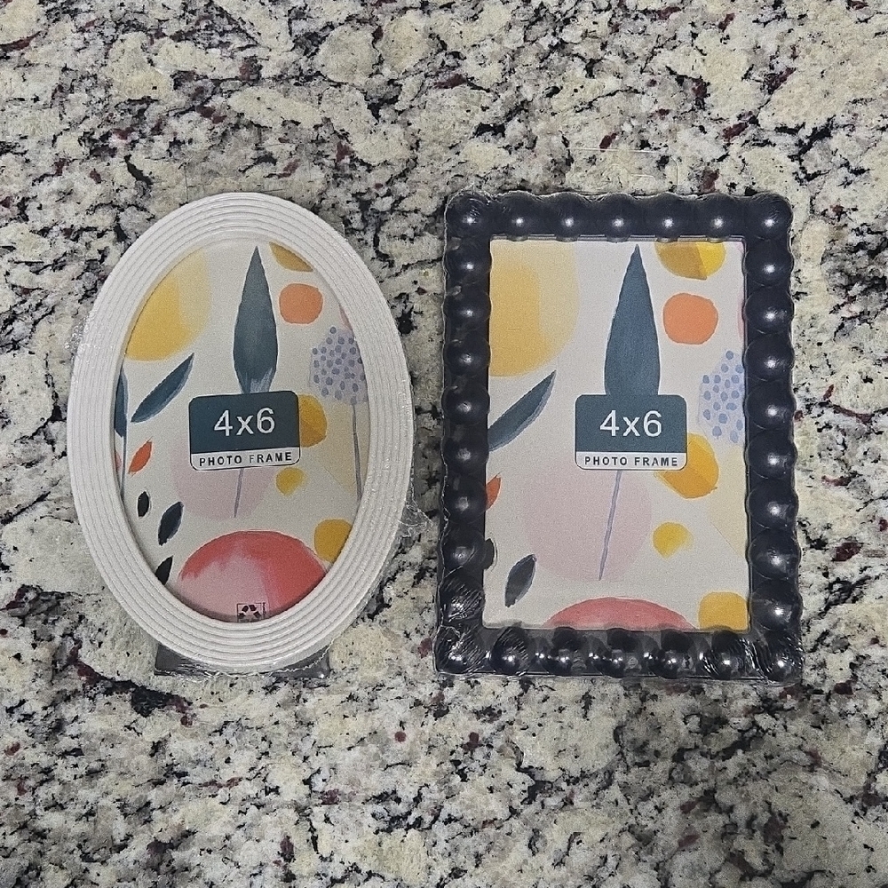 Set of Two 4x6 Photo Frames